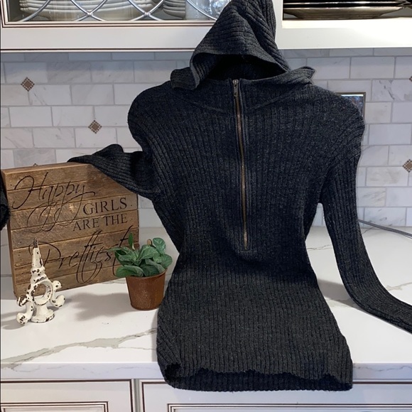 Free People Sweaters - FREE PEOPLE GREY ZIP LONG TO HIP SWEATER W HOODIE